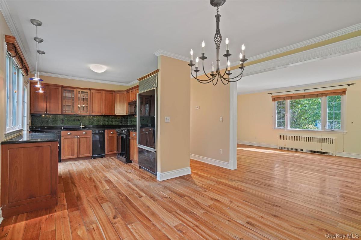 Kitchen With Plenty Of Cabinet & Prep Space