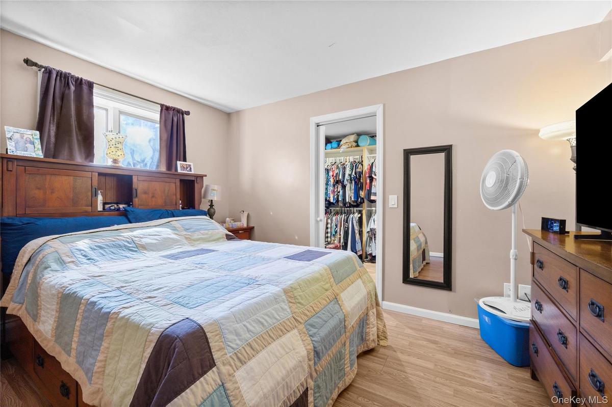 Lower BR with walk in closet