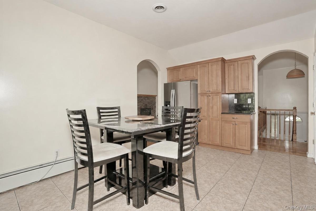 Granite Kitchen with vaulted ceiling
