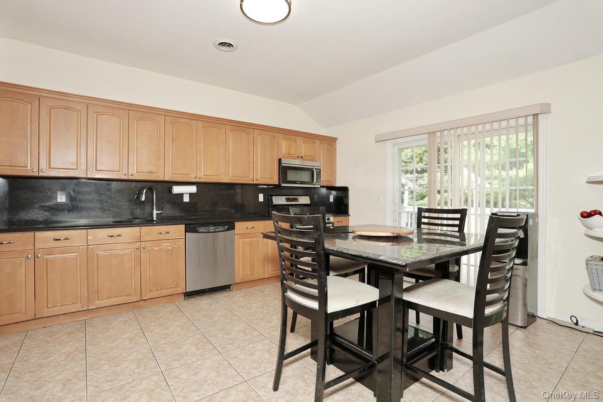 Granite Kitchen with vaulted ceiling