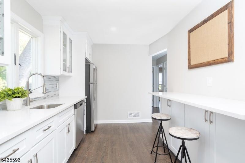 ALT KITCHEN VANTAGE POINT VIEW