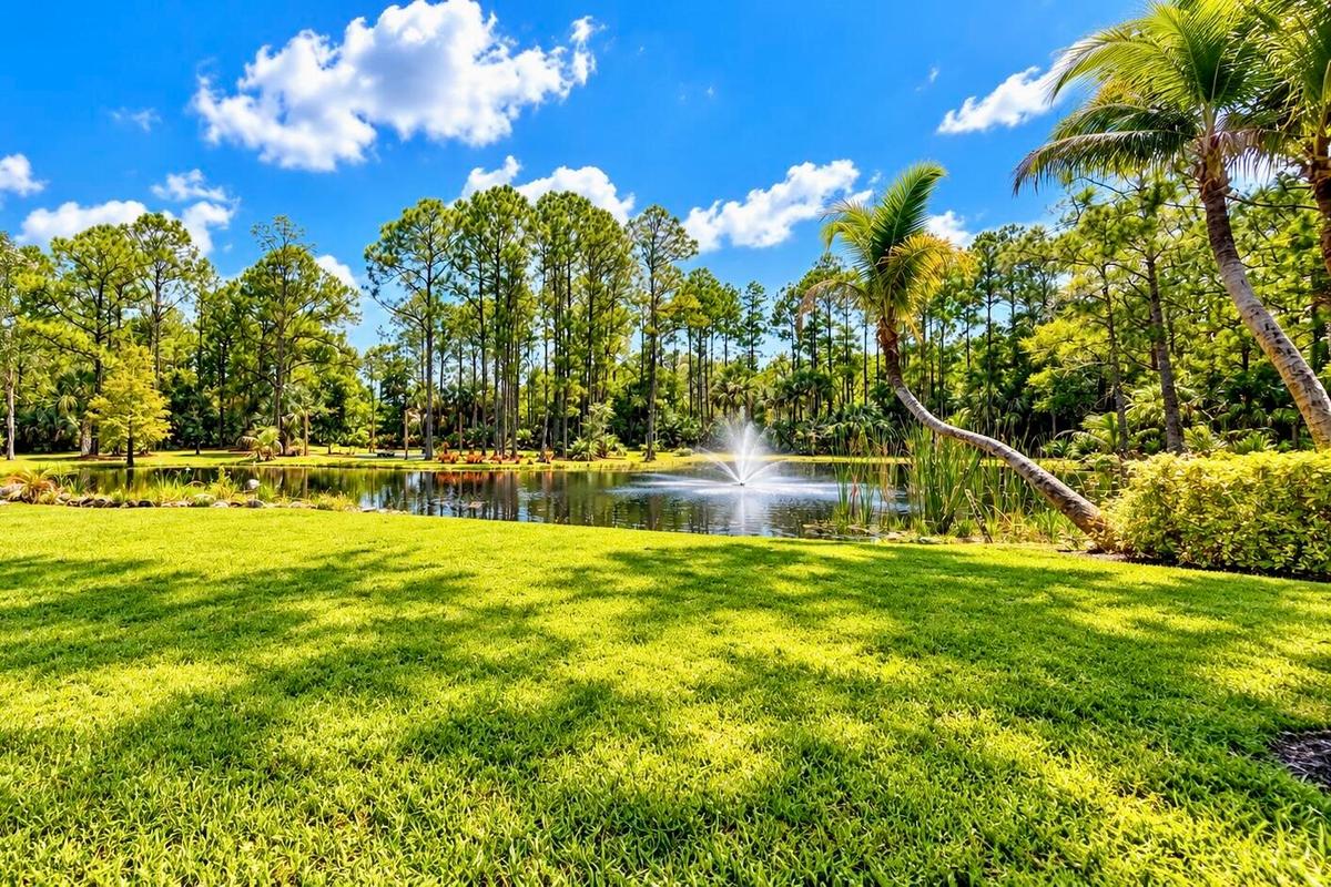 Lake with Fountain and Firepit / Seating Area to enjoy nature and cozy nights outside.