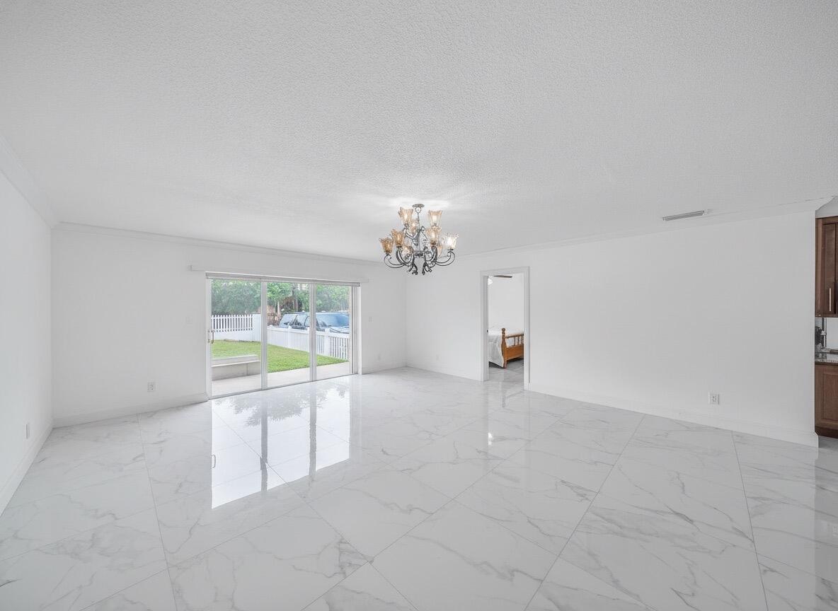 MAIN LIVING ROOM