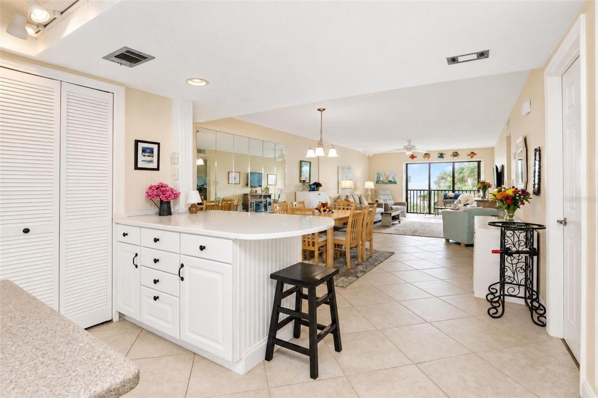 Kitchen with Breakfast Bar