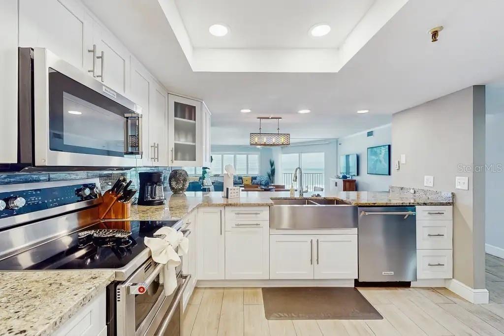 STATE-OF-THE-ART KITCHEN FEATURING STAINLESS STEEL APPLIANCES AND DOUBLE OVEN