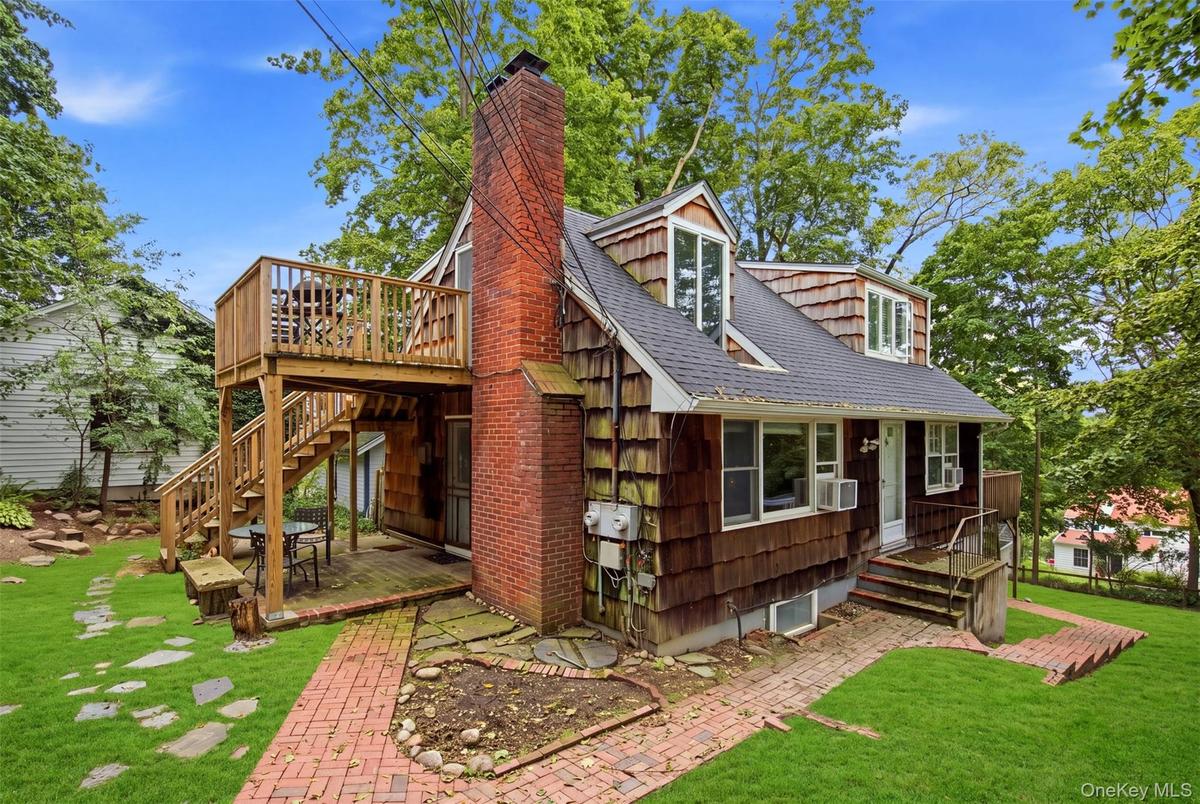 Legal Duplex in Northport Village