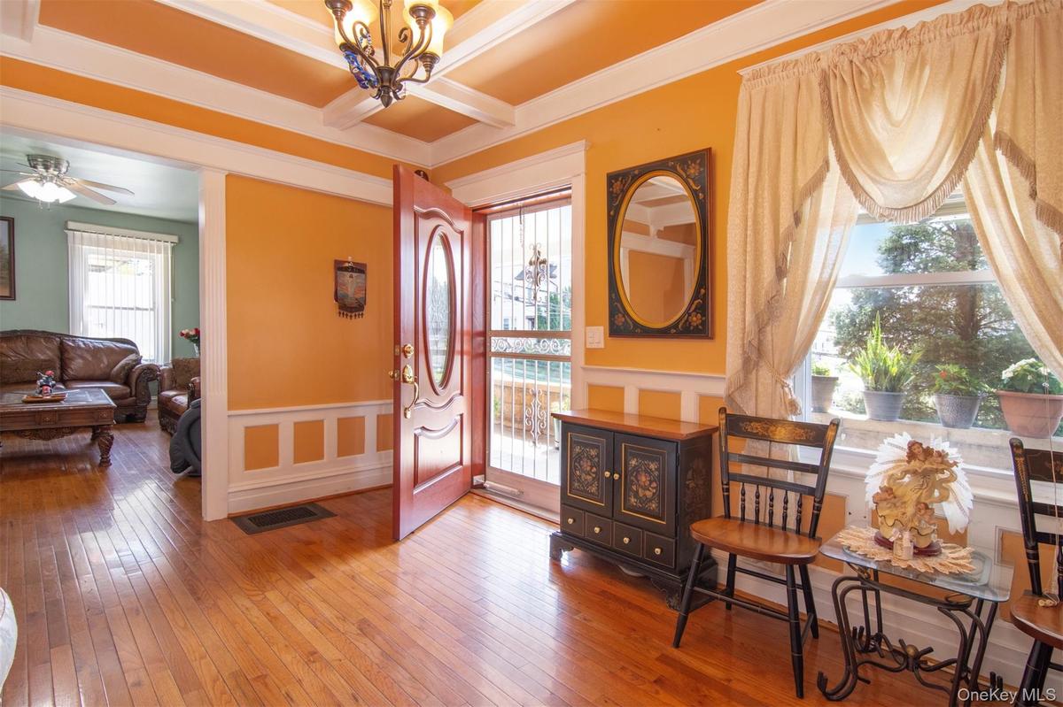 Beautiful, generously sized entry Foyer