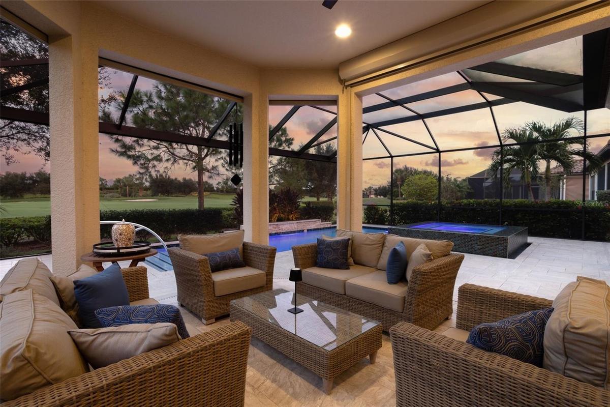 Seating area in the lanai