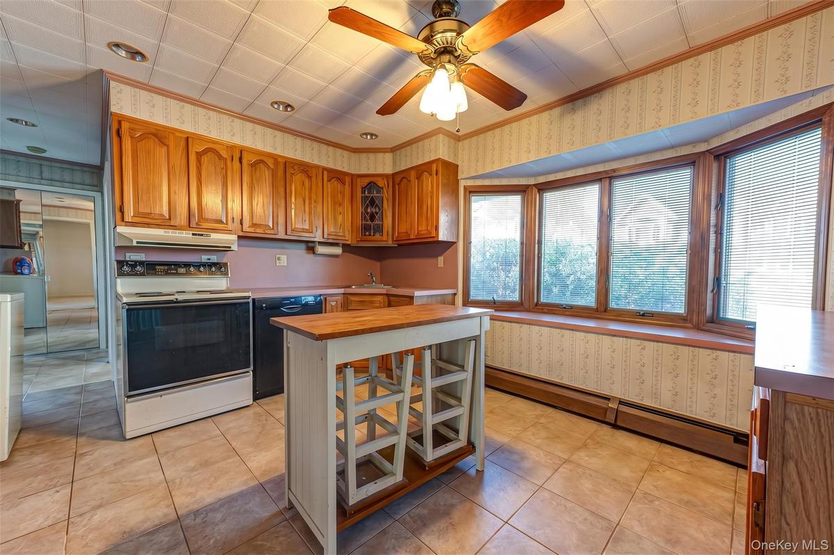 Open Layout Eat-In-Kitchen