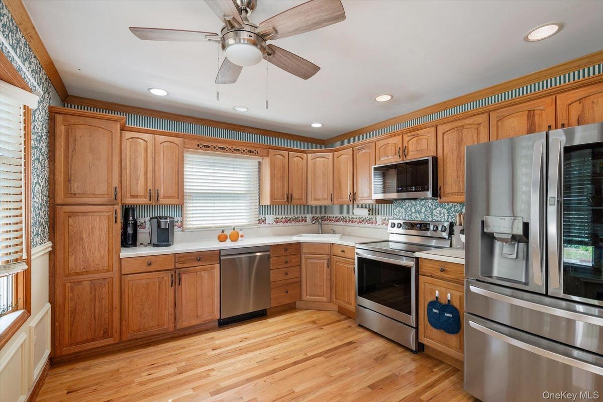 Eat In Kitchen
