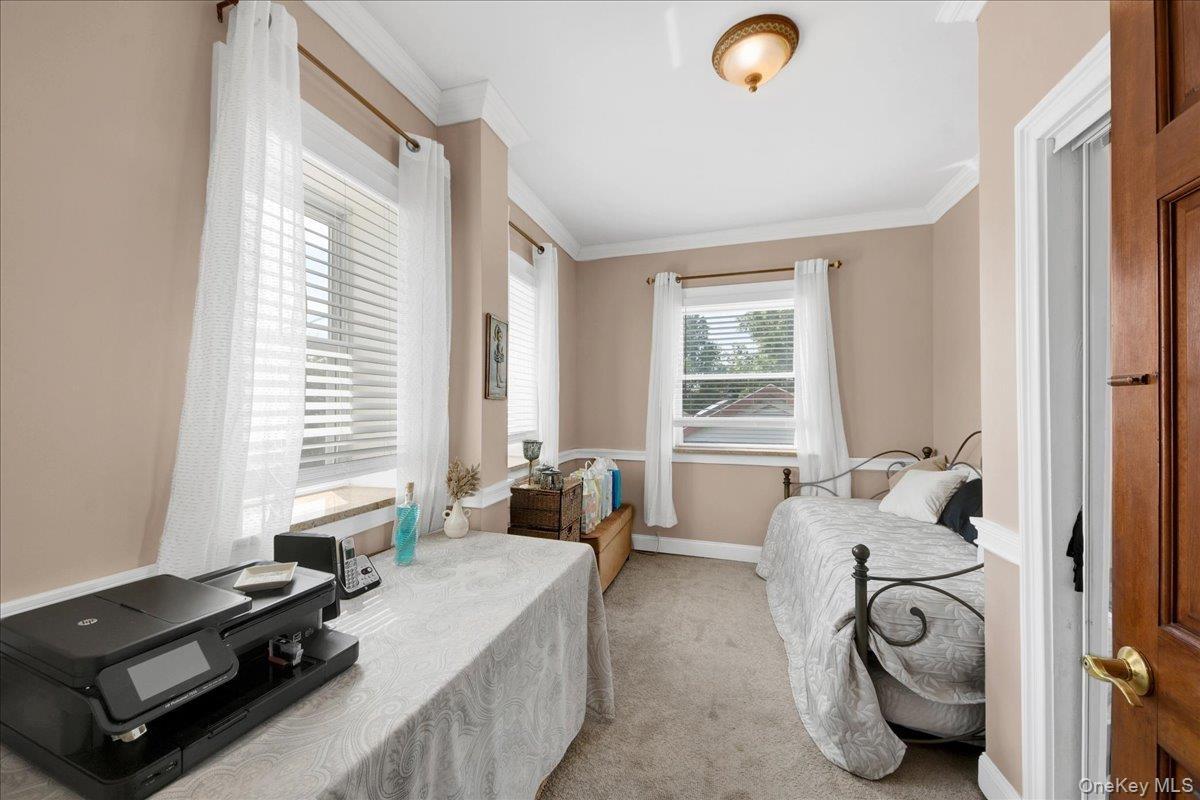 First floor bedroom-versatile room-great as a den or office