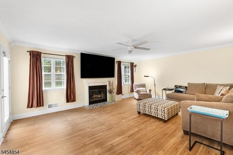Huge Living Room w/Fireplace