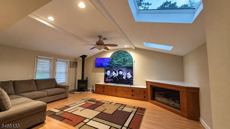 Hug Family Room w Fish Tank