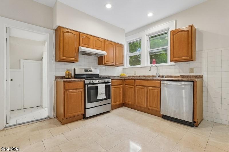 Unit 1 Eat-In-Kitchen
