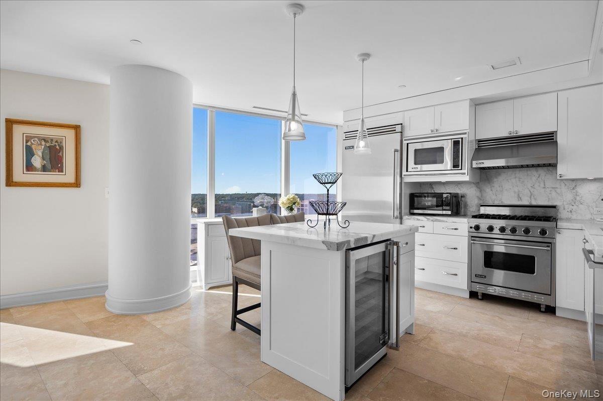 Stainles and marble Kitchen