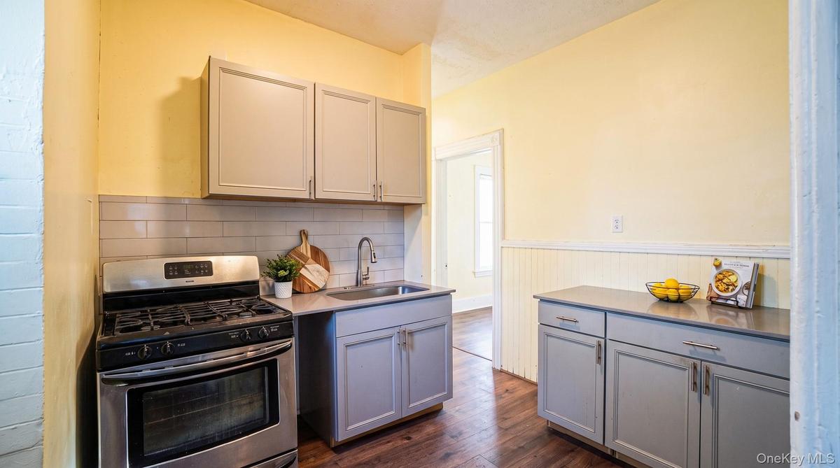 Kitchen (main level)