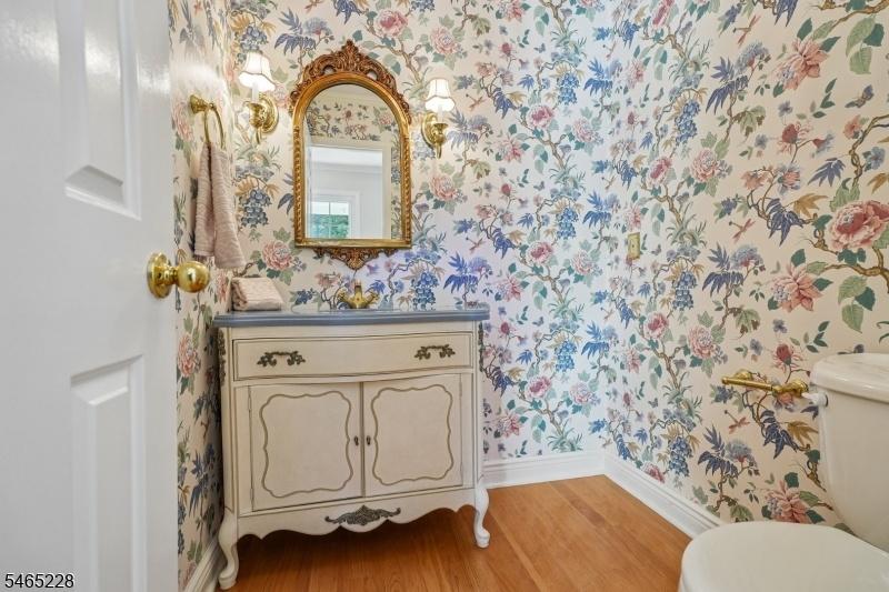 Guest Lavatory
