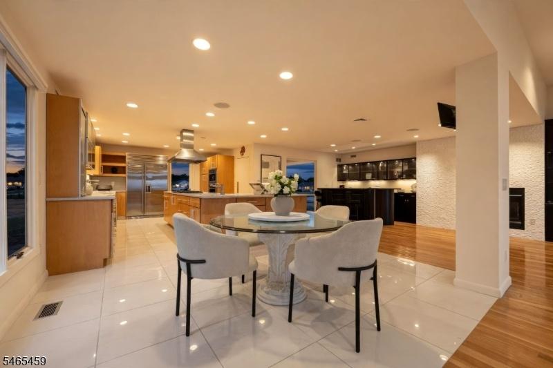 Breakfast Room