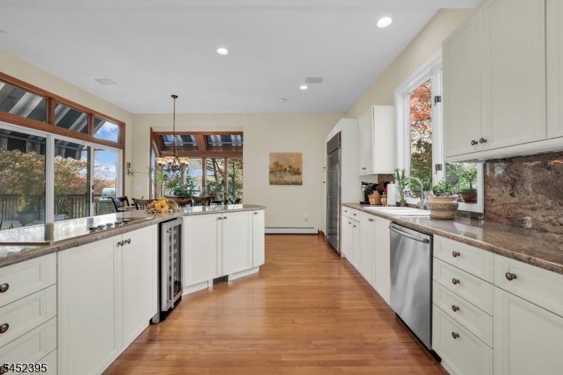Eat-in Kitchen