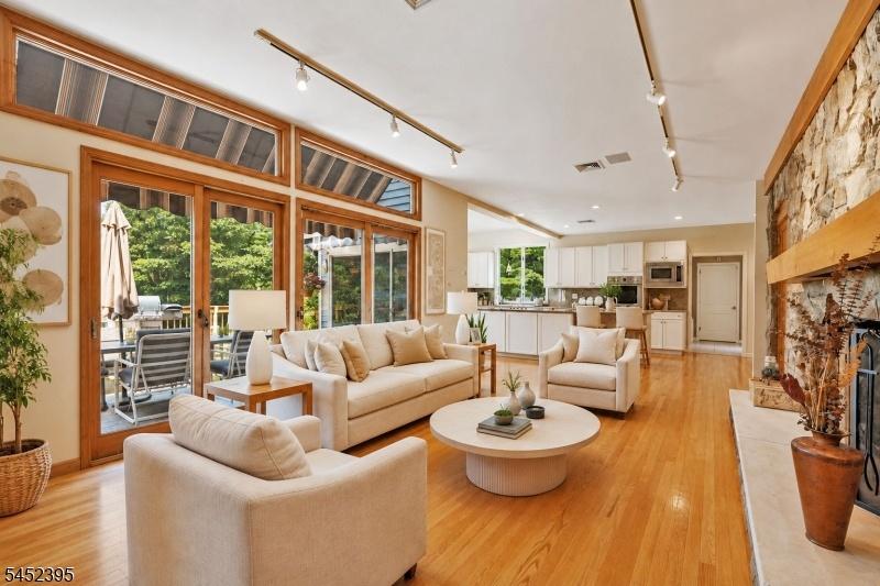 Family Room w/Fireplace