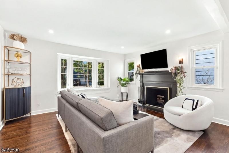 Living Room - 2nd view