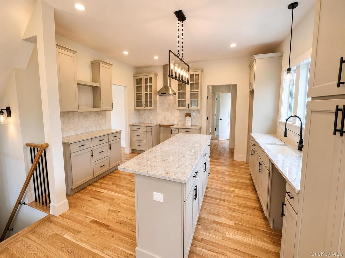 Photos of recently completed build. Customizable options available.