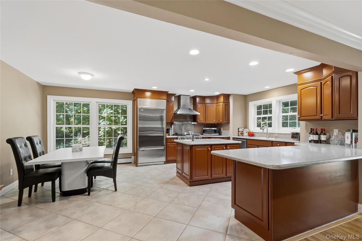 Eat-in Kitchen