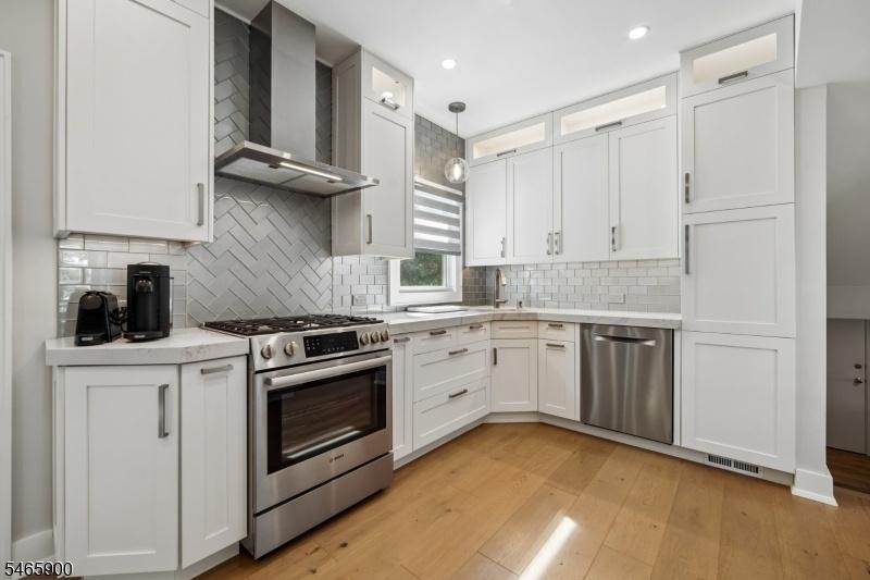 Kitchen w/SS appliances