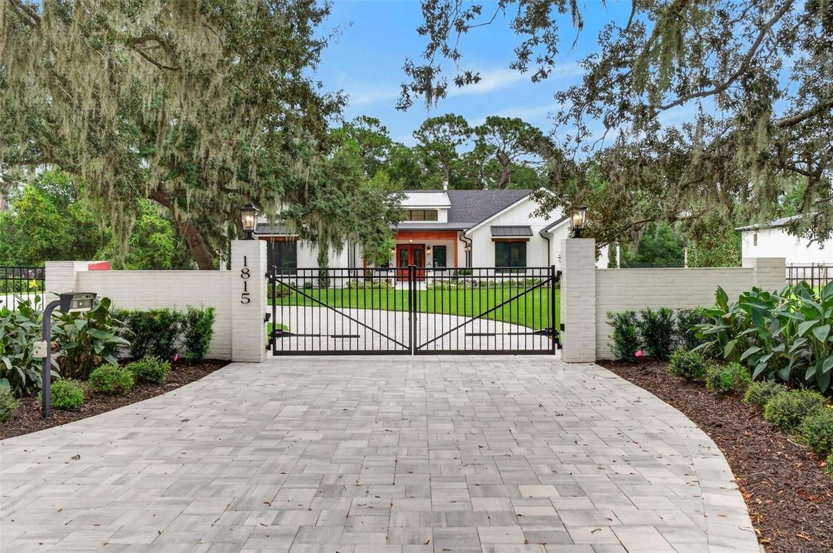 Gated entrance for utlimate privacy