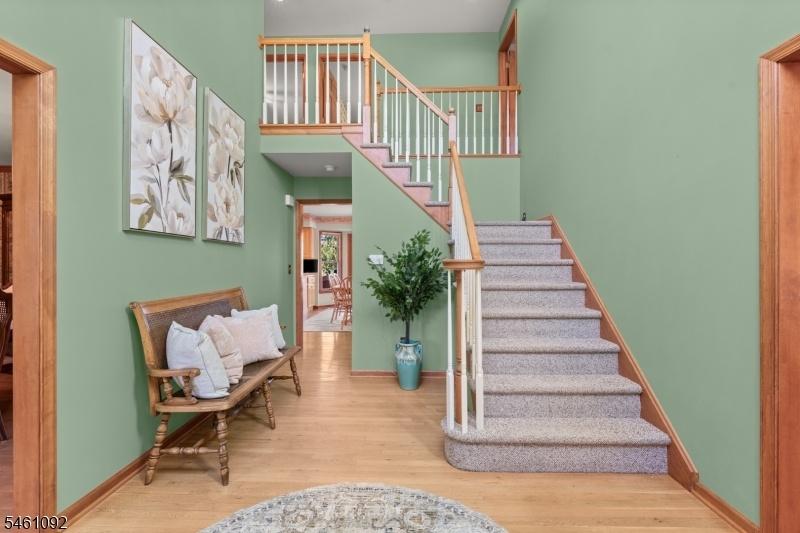 2-STORY FOYER