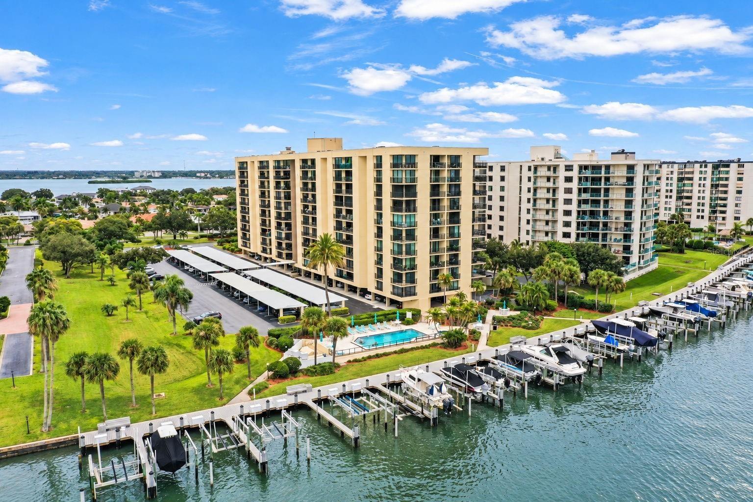 Unit 606 at Island Walk has wide open panoramic views to the water. Beautiful views every room.