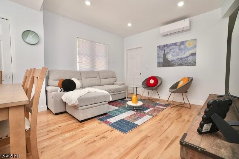 1st fl Living room