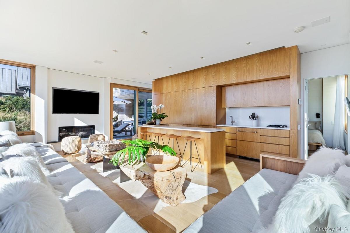 Living Room w/ built in couches