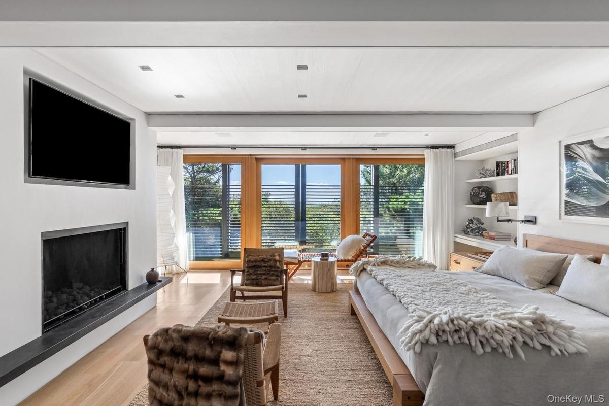 With gas Fireplace