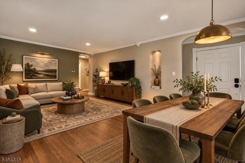 LIVING/DINING ROOM