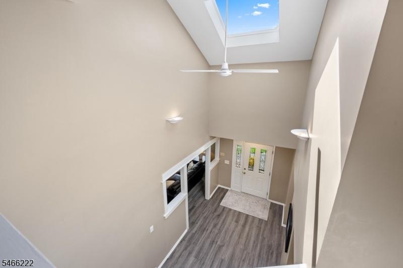 SKYLIT 2-STORY FOYER