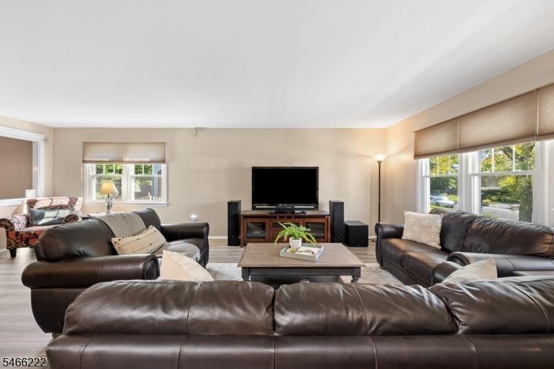 LIVING ROOM ALT VIEW