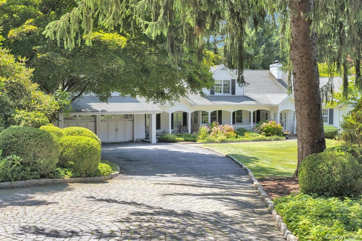 Welcome home in Armonk!