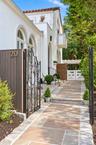 Side pathway to backyard