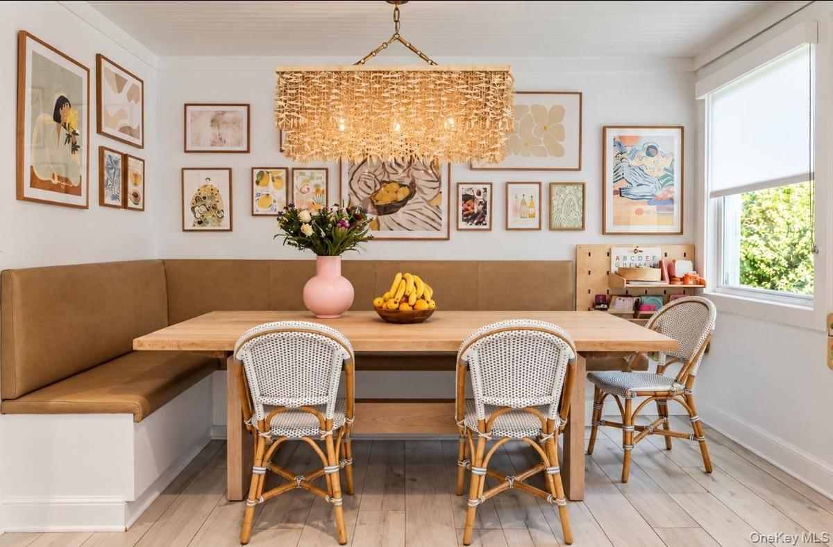 Built in breakfast area with banquette seating