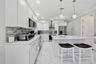 Kitchen / island seating