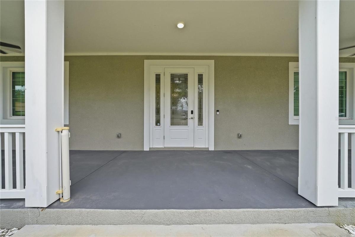 Covered porch / entry to enjoy your morning cup of coffee