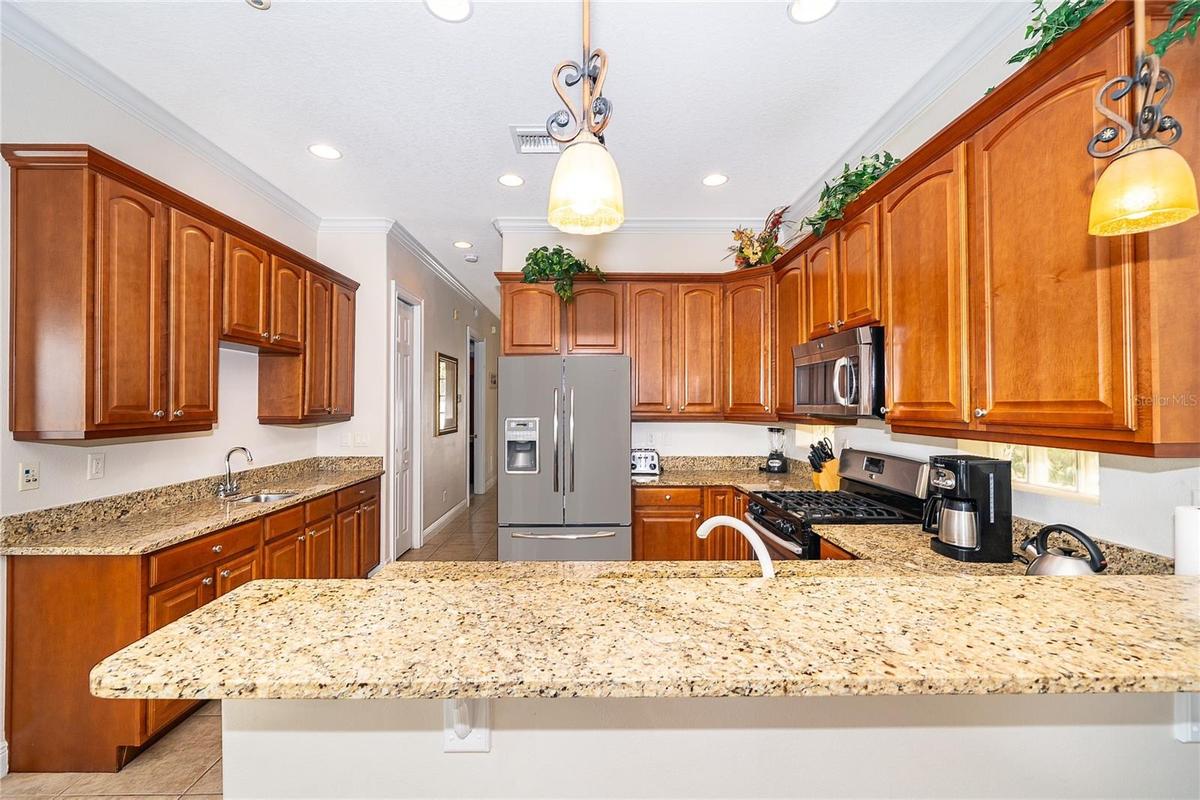 Kitchen offers wet bar
