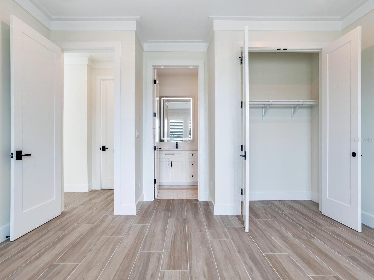 Picture of an ensuite bathroom of an already built SeaSafe Shore Crest home for reference purposes only.