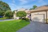 Turnkey ready, bright & fresh townhome in the Hudson Watch community!