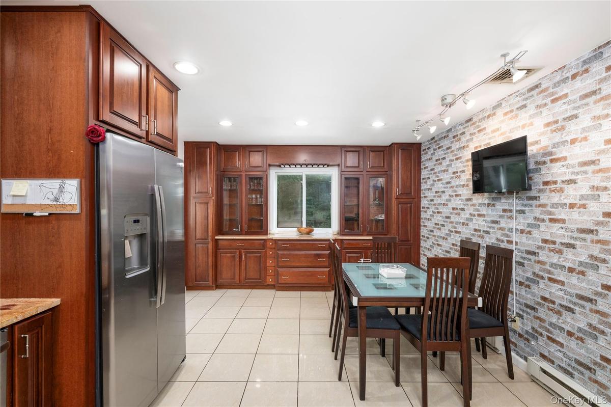 Eat in kitchen