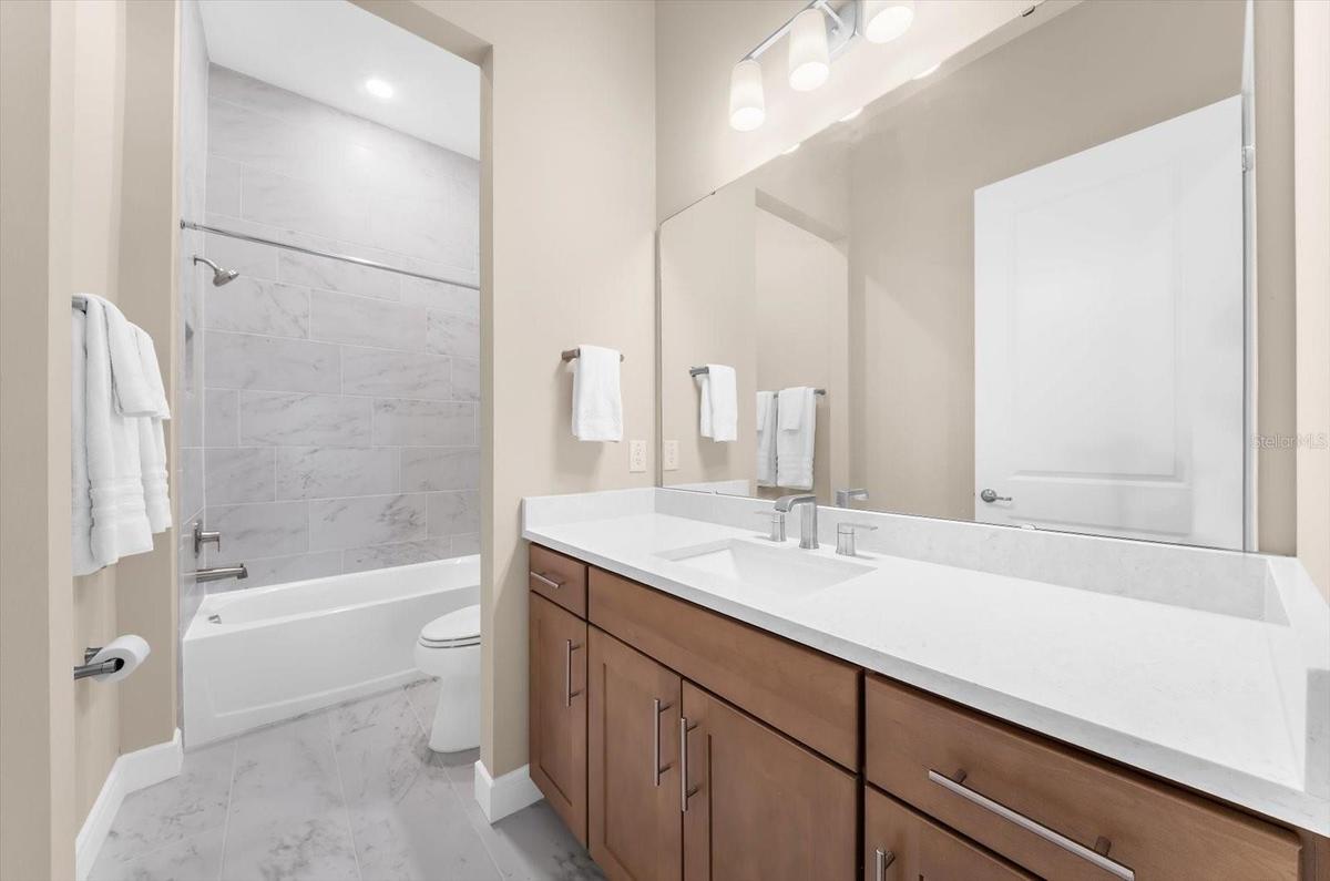 Ensuite bathroom in the front bedroom