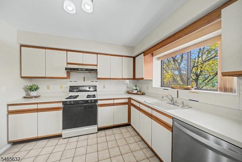 Eat In Kitchen