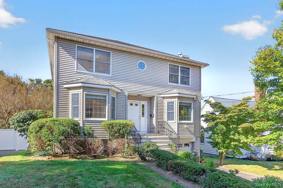 Spacious 4 Bedroom, 2 1/2 Bath Colonial