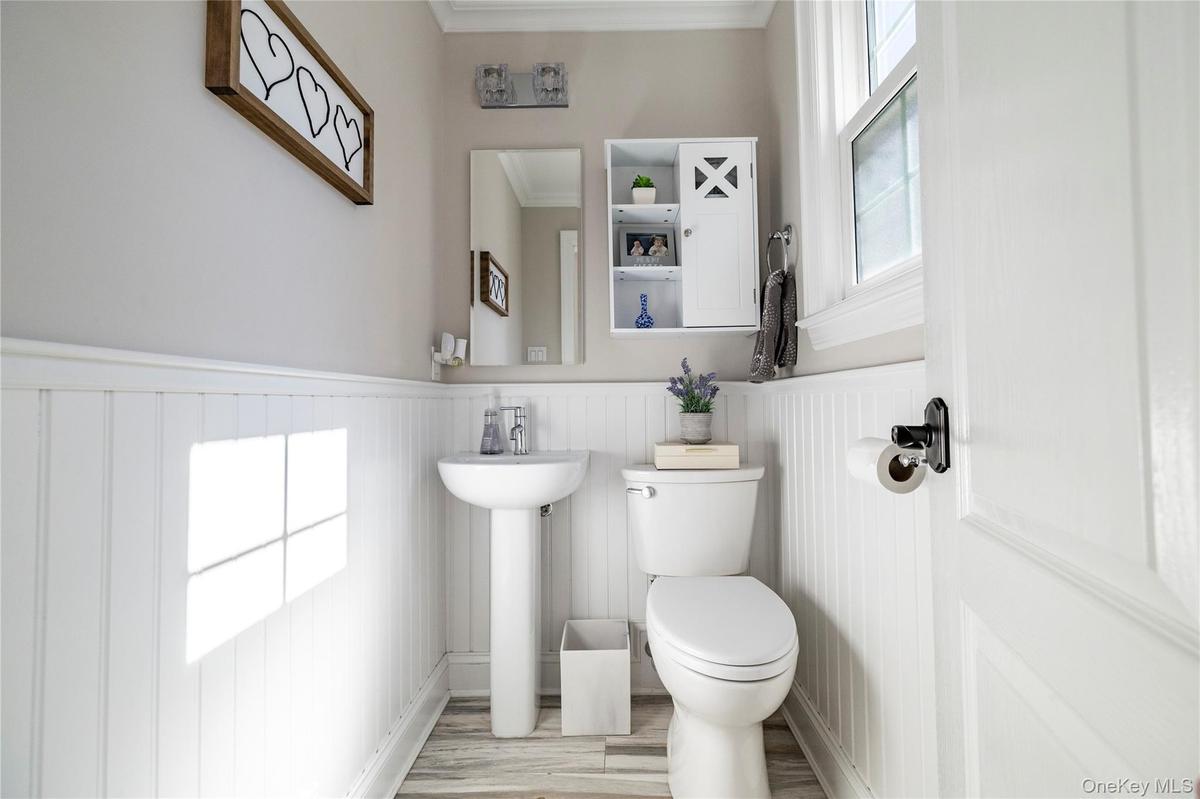 Powder Room 1st Floor